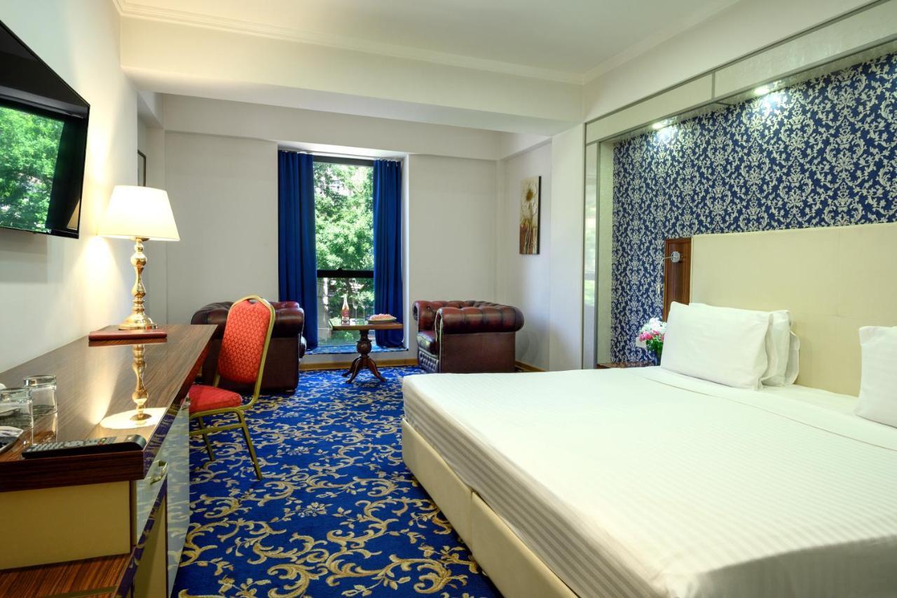 Royal Plaza Otel Erivan Dış mekan fotoğraf