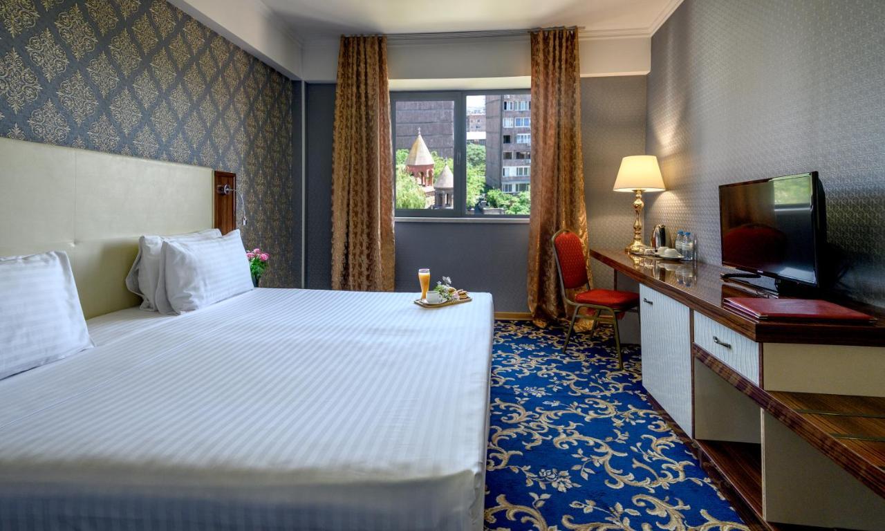 Royal Plaza Otel Erivan Dış mekan fotoğraf