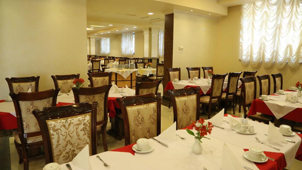 Royal Plaza Otel Erivan Dış mekan fotoğraf
