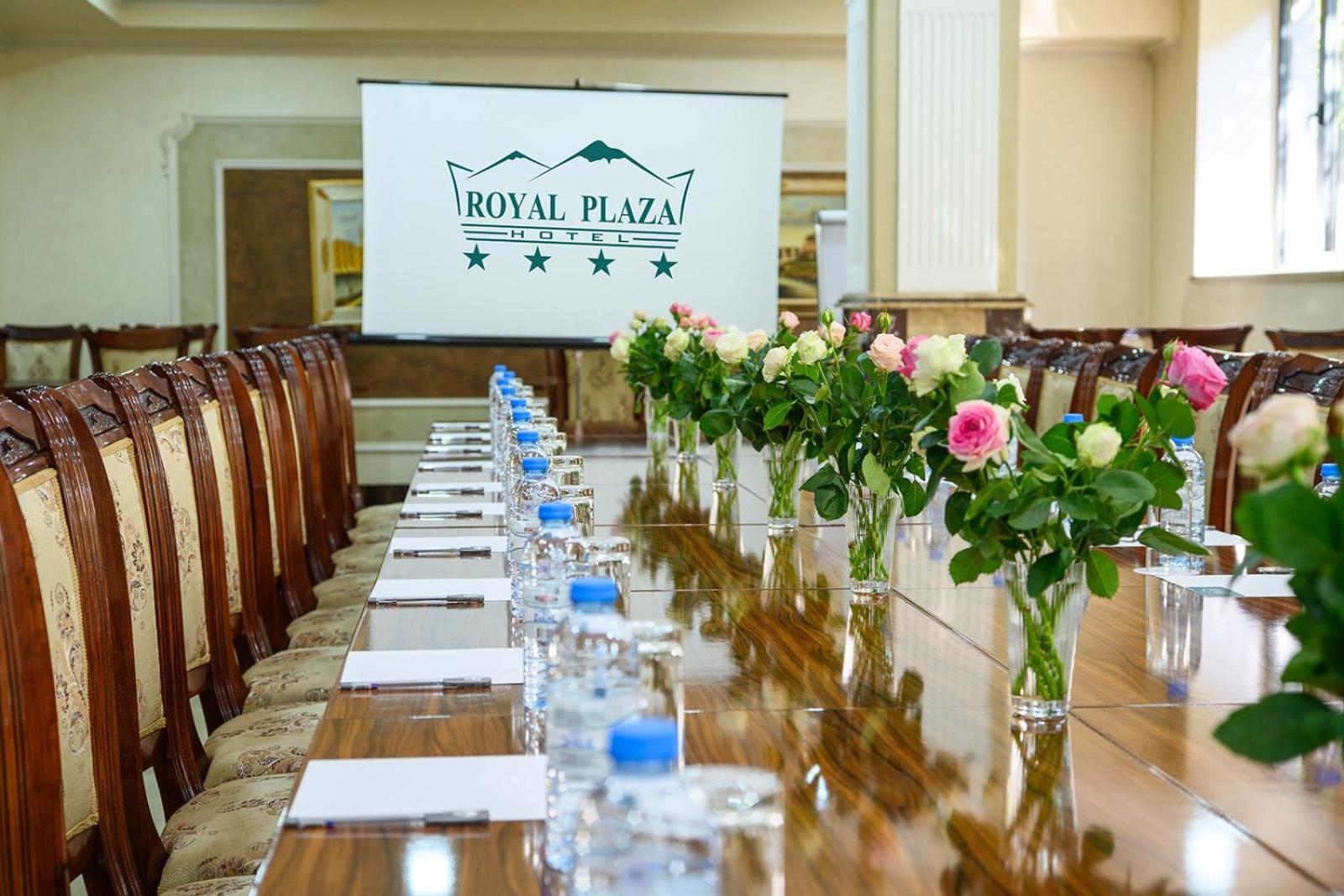 Royal Plaza Otel Erivan Dış mekan fotoğraf
