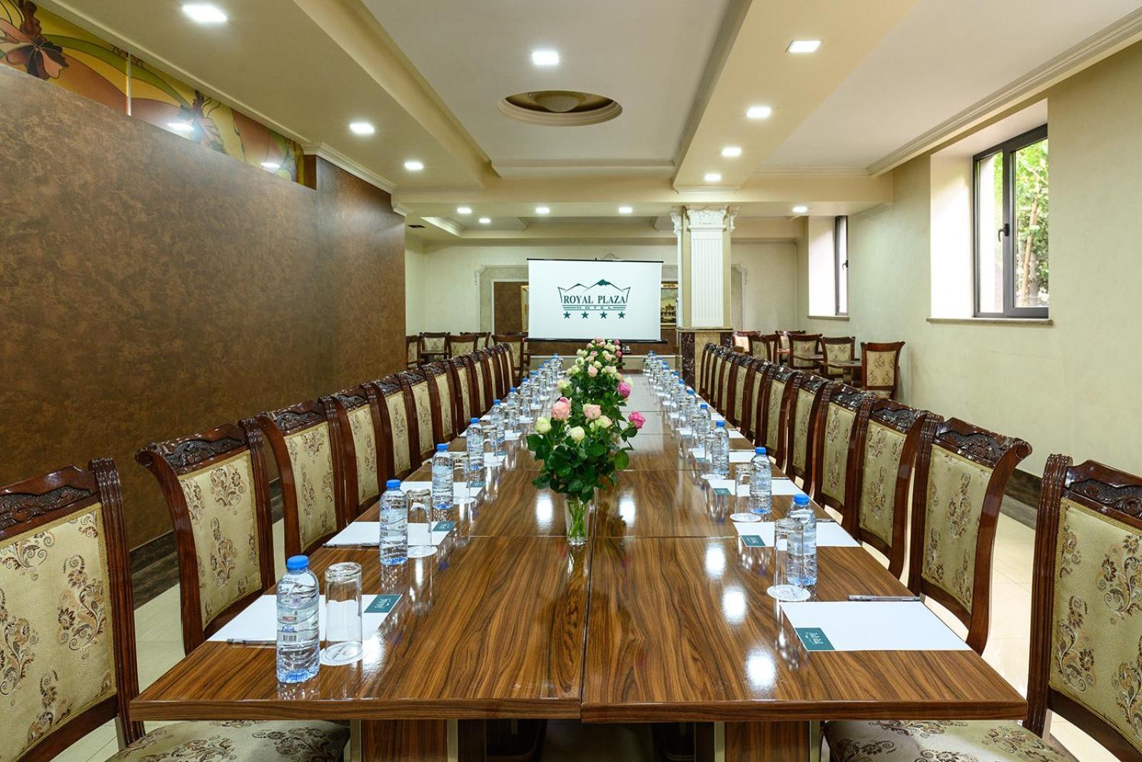 Royal Plaza Otel Erivan Dış mekan fotoğraf