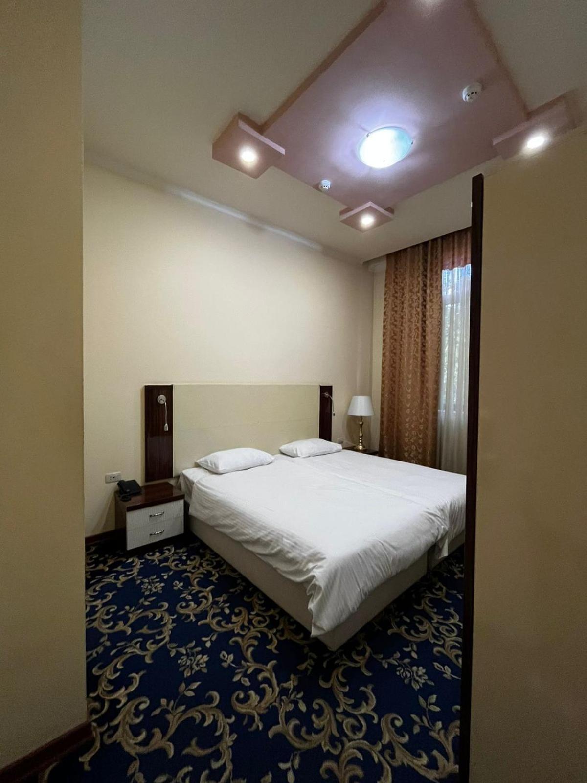 Royal Plaza Otel Erivan Dış mekan fotoğraf