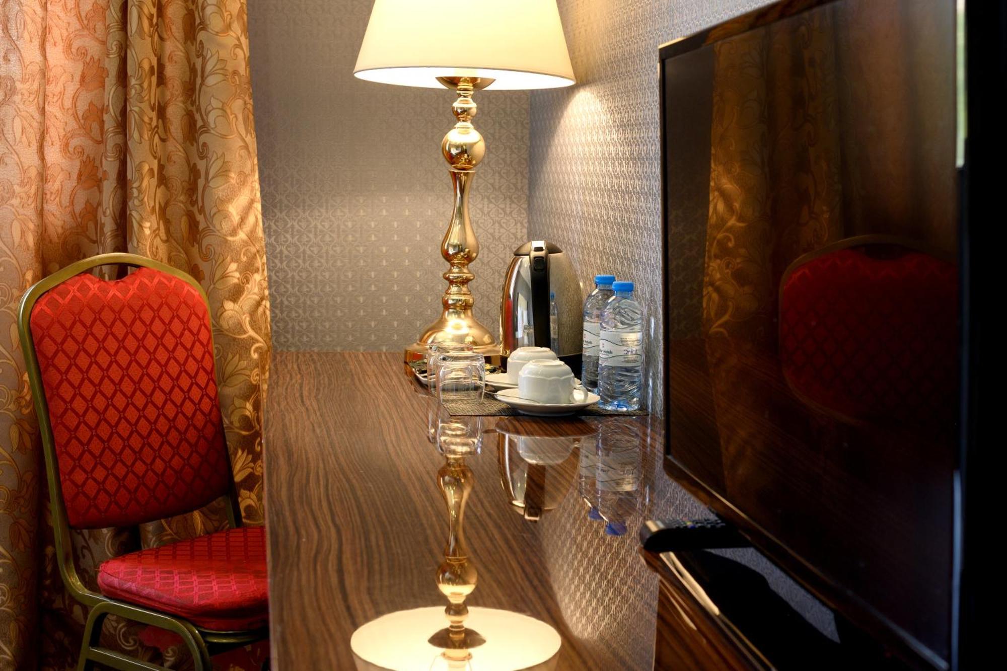 Royal Plaza Otel Erivan Dış mekan fotoğraf