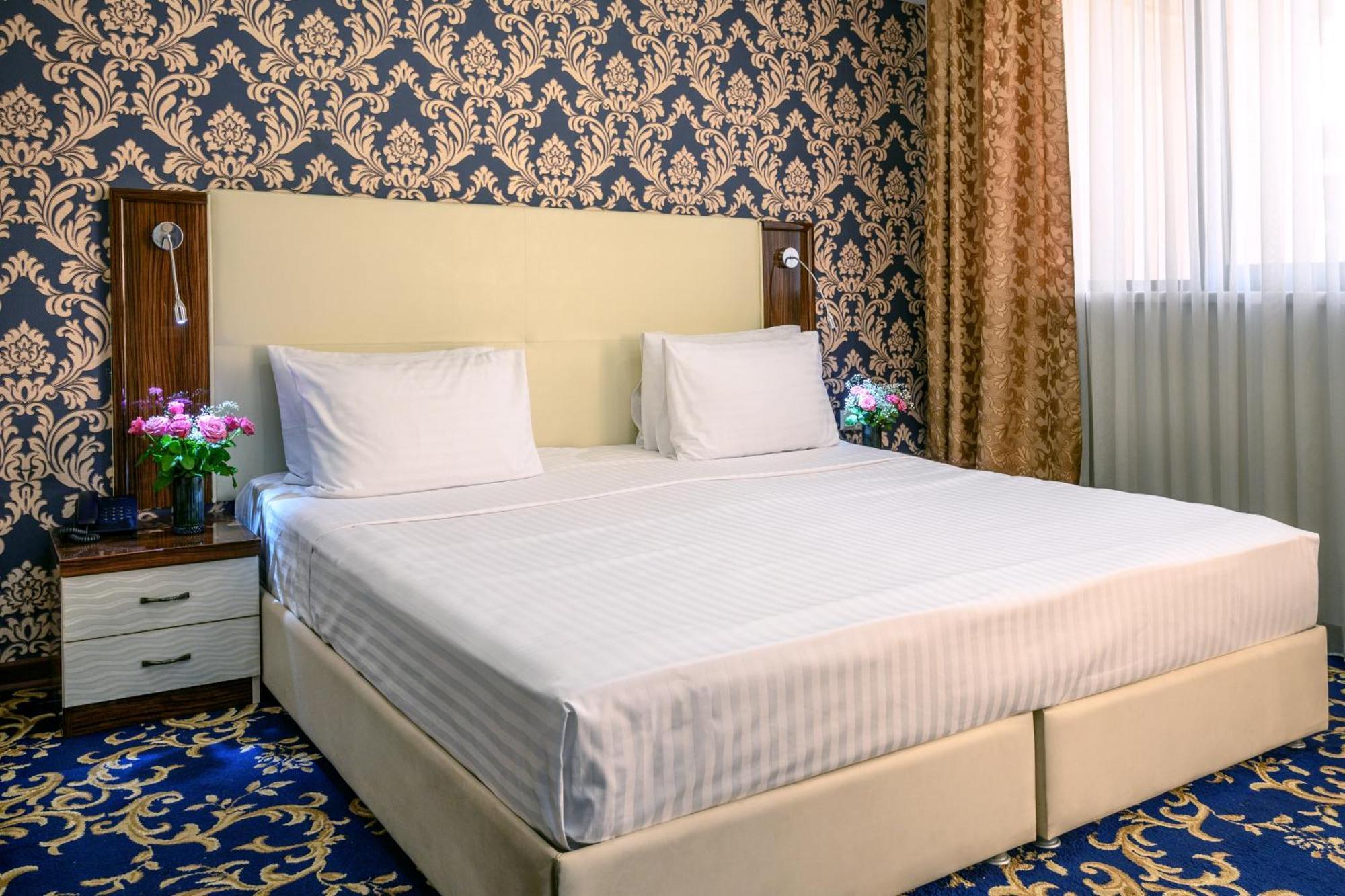 Royal Plaza Otel Erivan Dış mekan fotoğraf