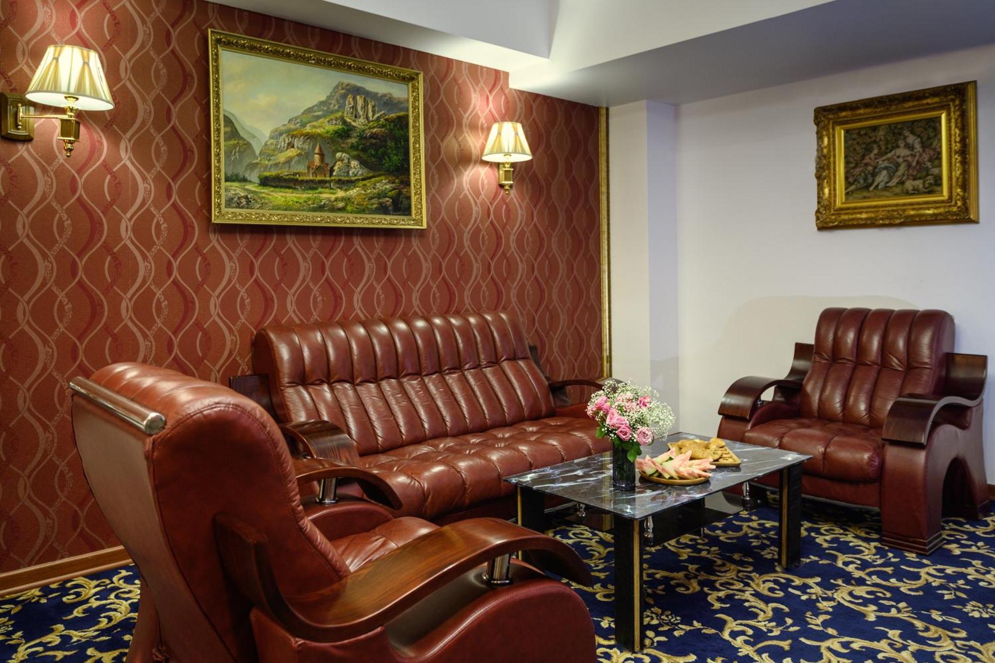 Royal Plaza Otel Erivan Dış mekan fotoğraf