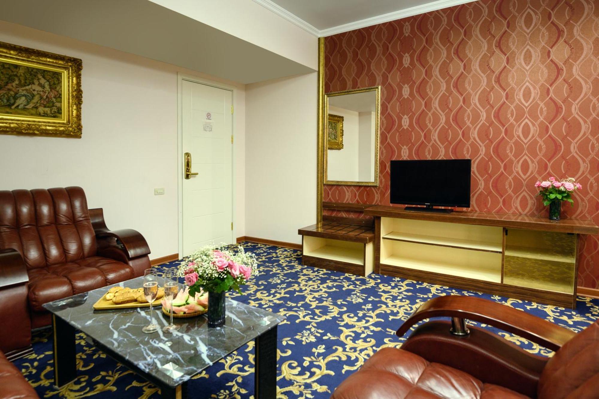 Royal Plaza Otel Erivan Dış mekan fotoğraf