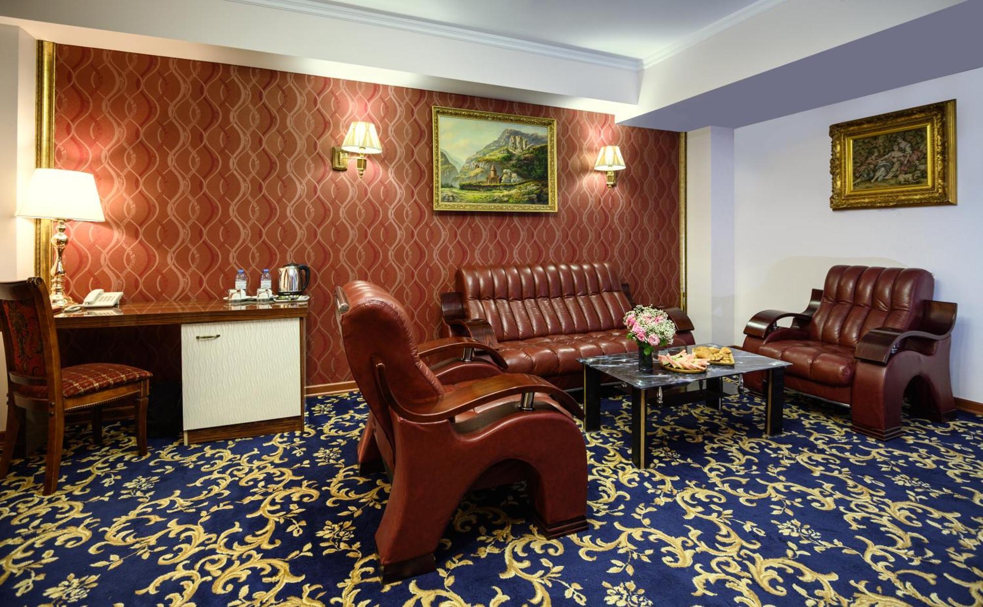 Royal Plaza Otel Erivan Dış mekan fotoğraf