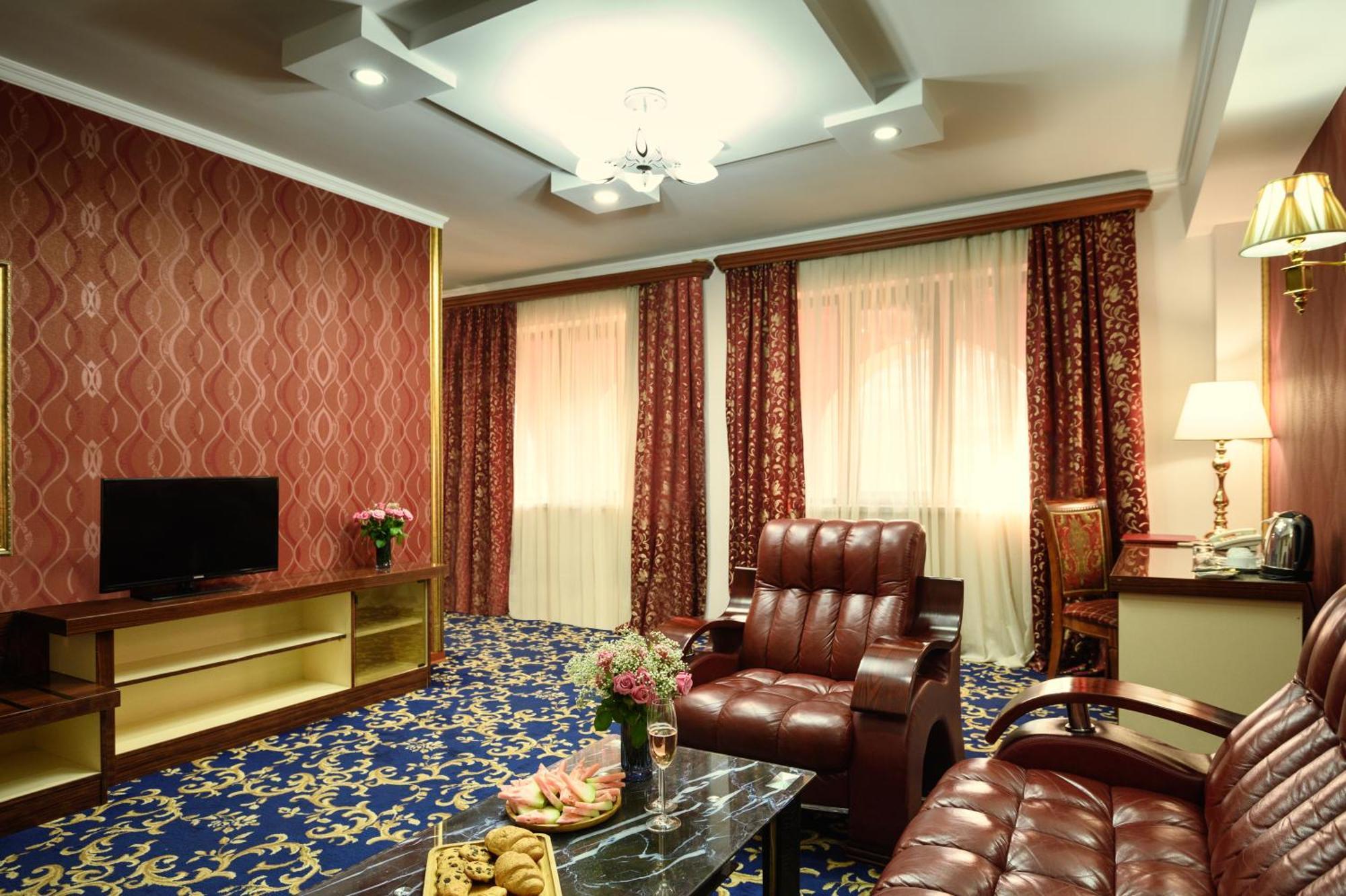 Royal Plaza Otel Erivan Dış mekan fotoğraf