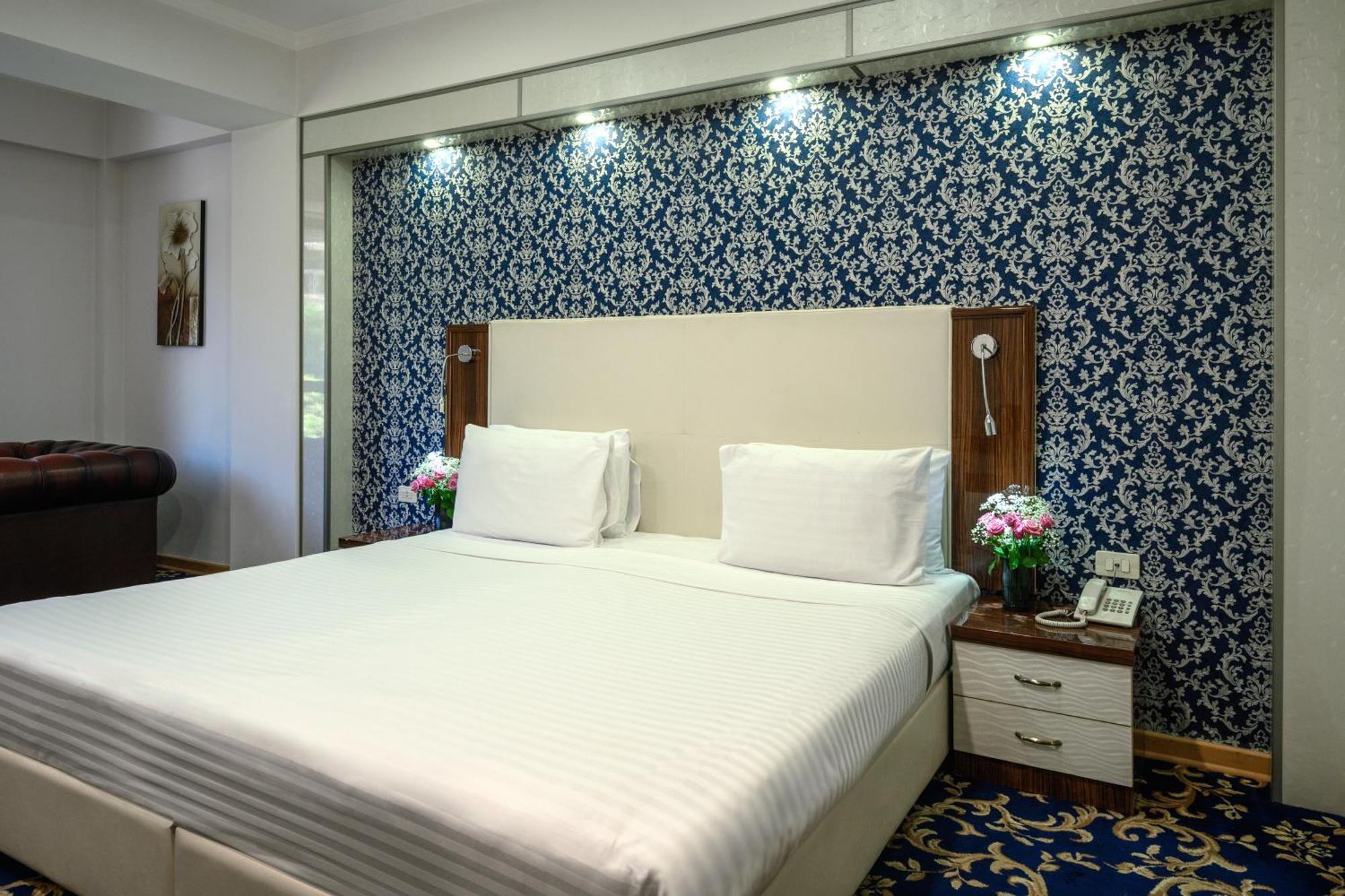 Royal Plaza Otel Erivan Dış mekan fotoğraf