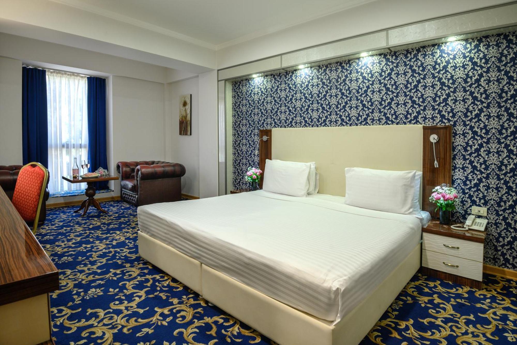 Royal Plaza Otel Erivan Dış mekan fotoğraf