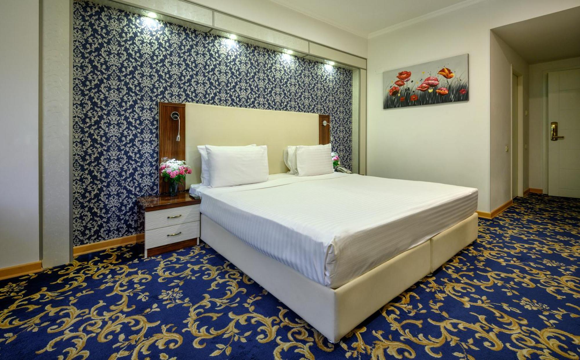 Royal Plaza Otel Erivan Dış mekan fotoğraf