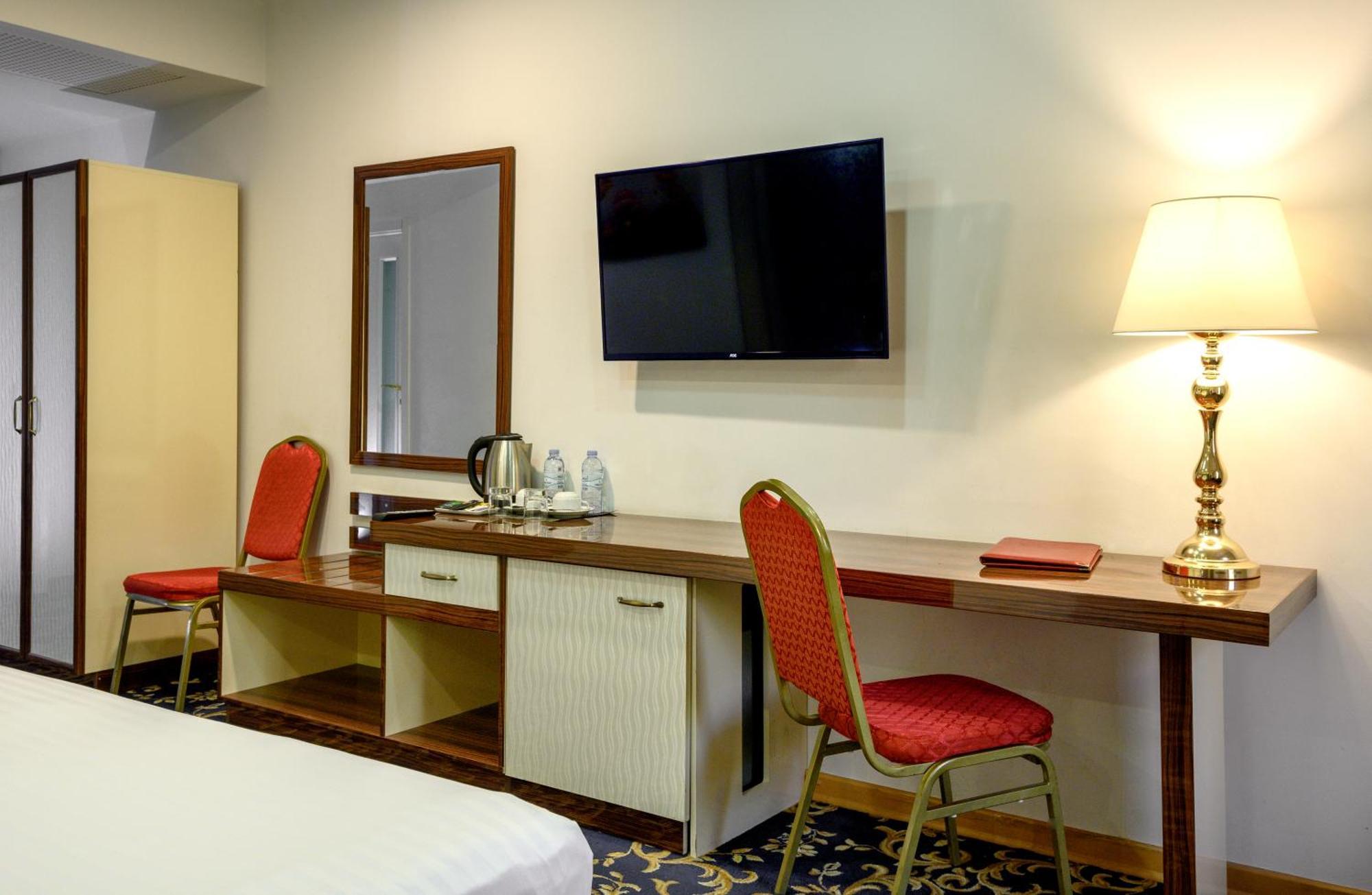 Royal Plaza Otel Erivan Dış mekan fotoğraf