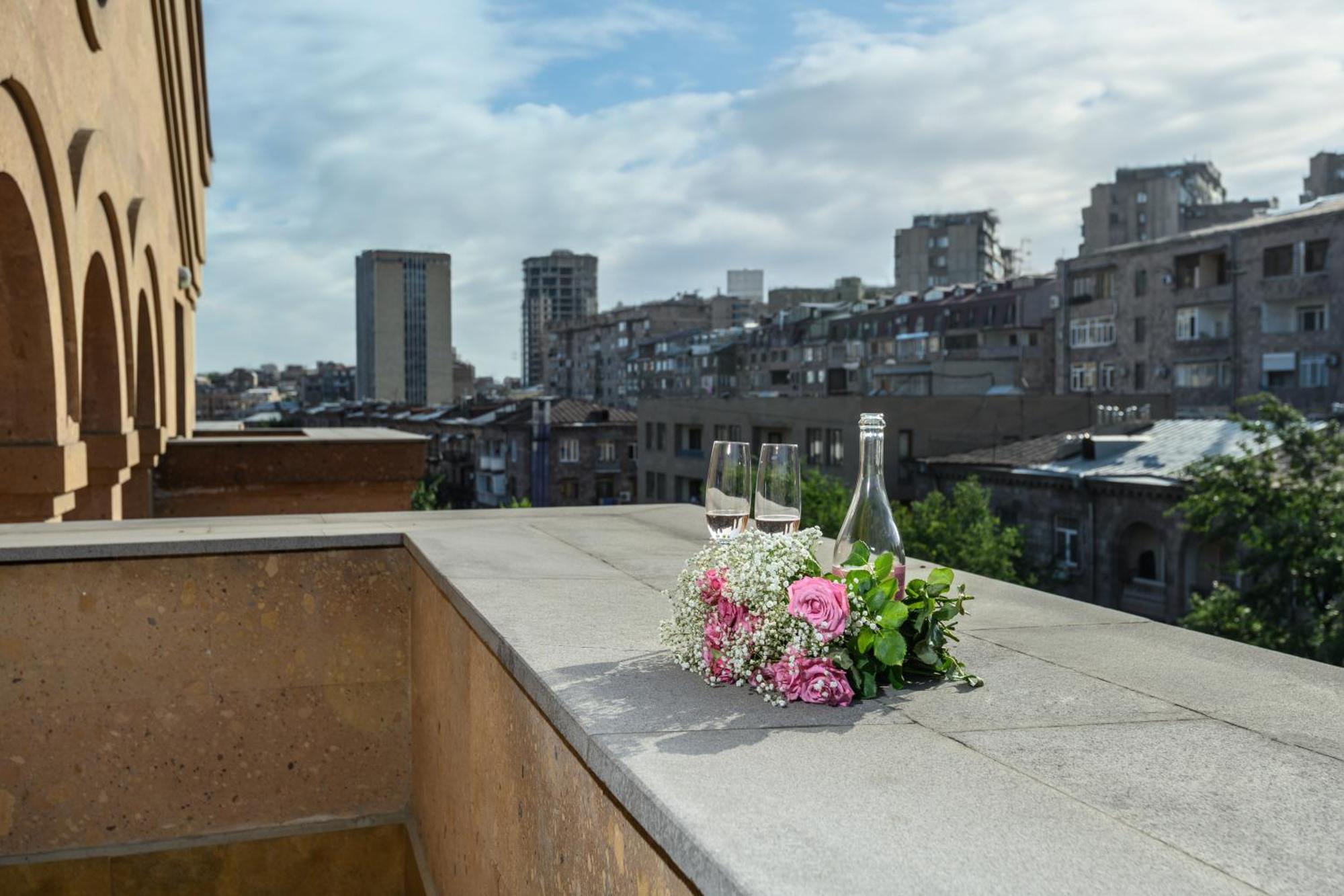 Royal Plaza Otel Erivan Dış mekan fotoğraf
