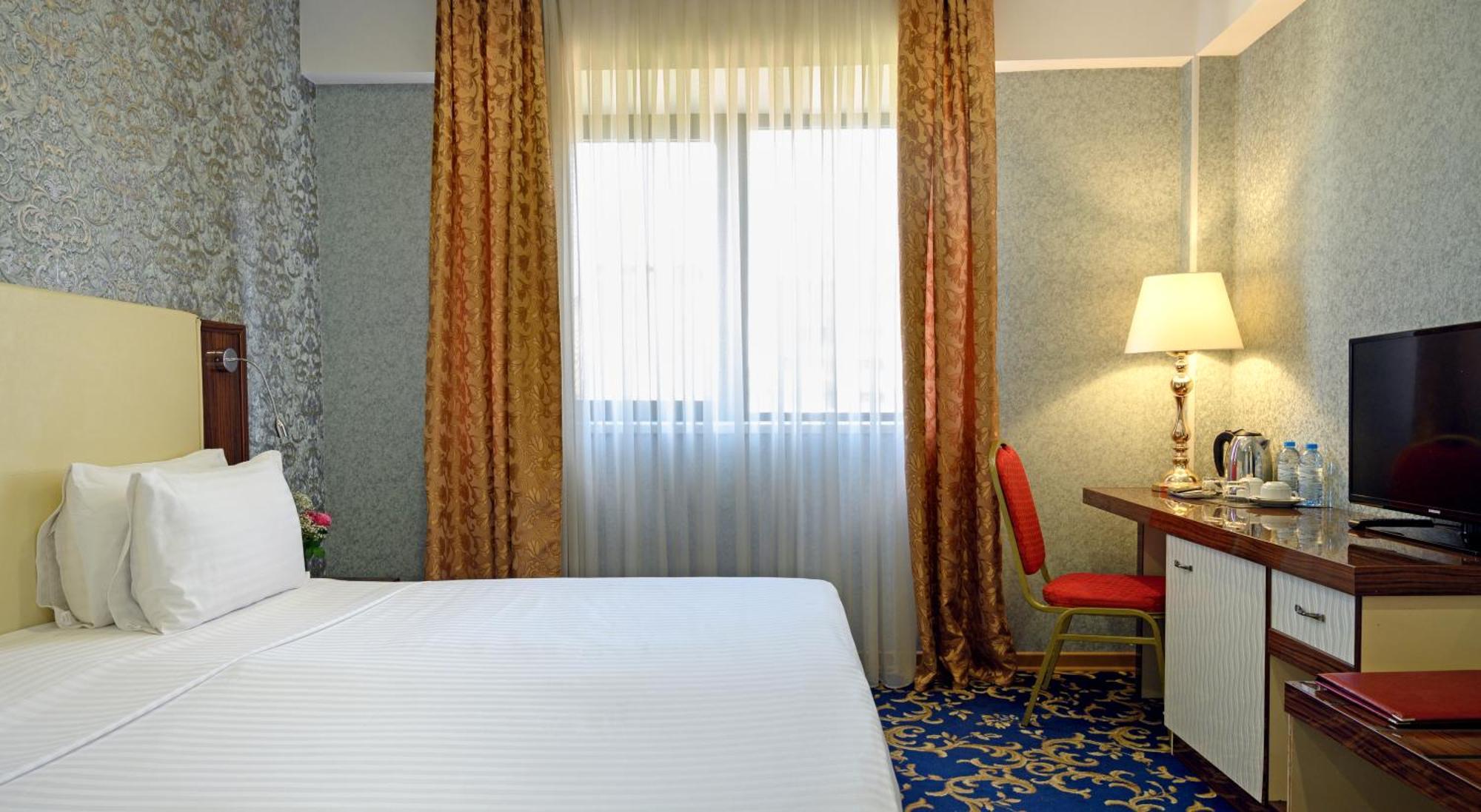Royal Plaza Otel Erivan Dış mekan fotoğraf