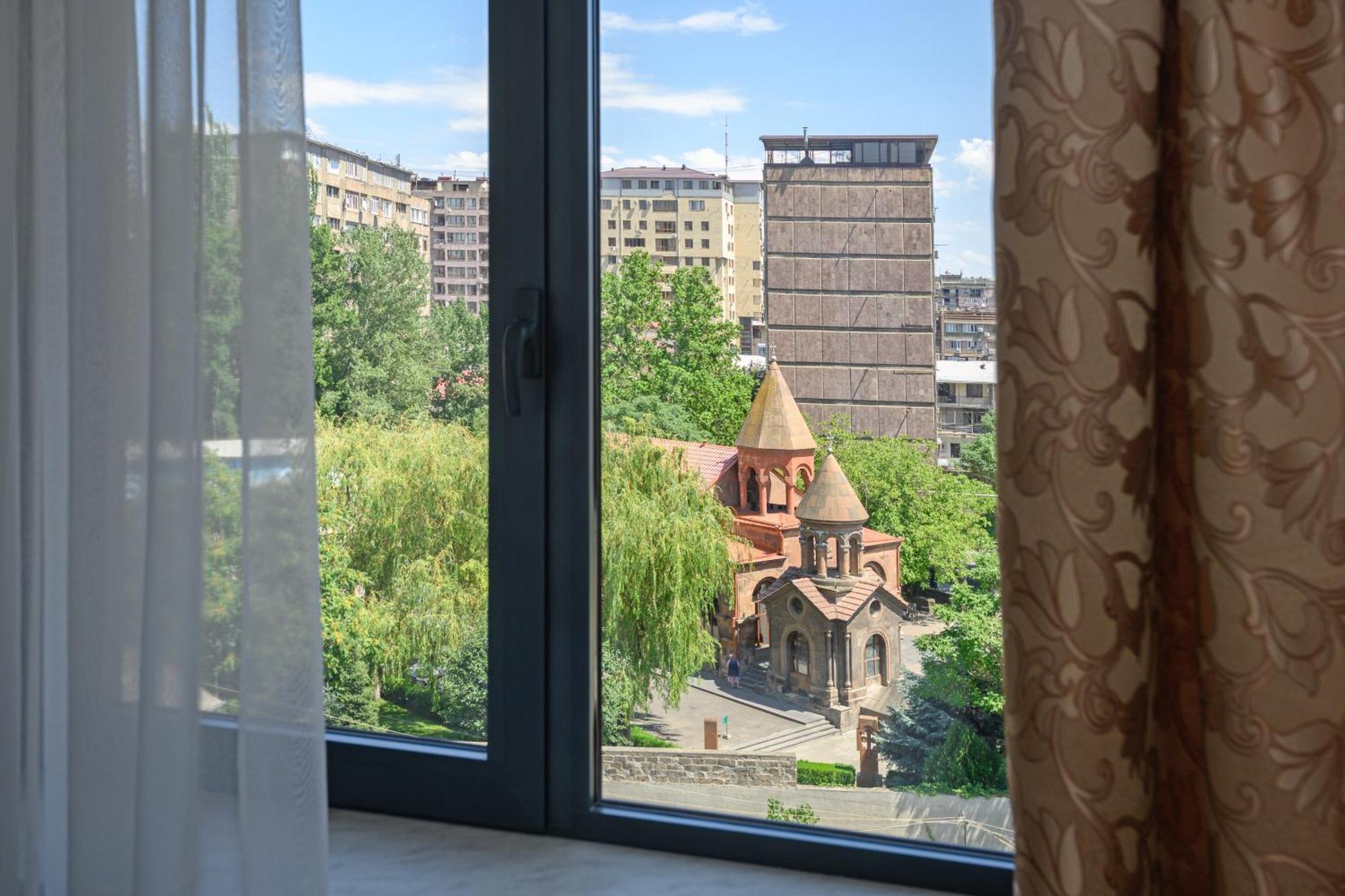 Royal Plaza Otel Erivan Dış mekan fotoğraf