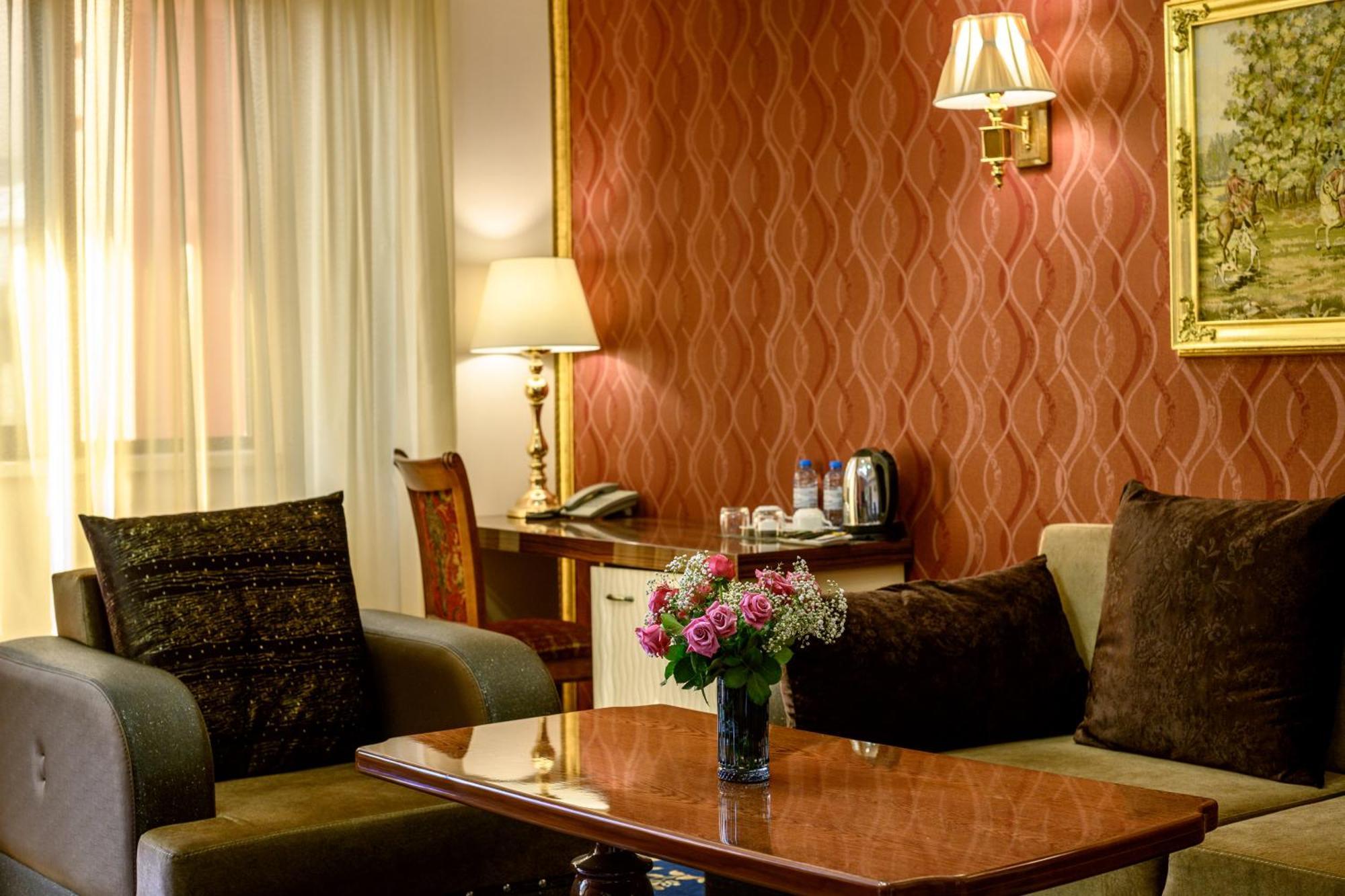 Royal Plaza Otel Erivan Dış mekan fotoğraf
