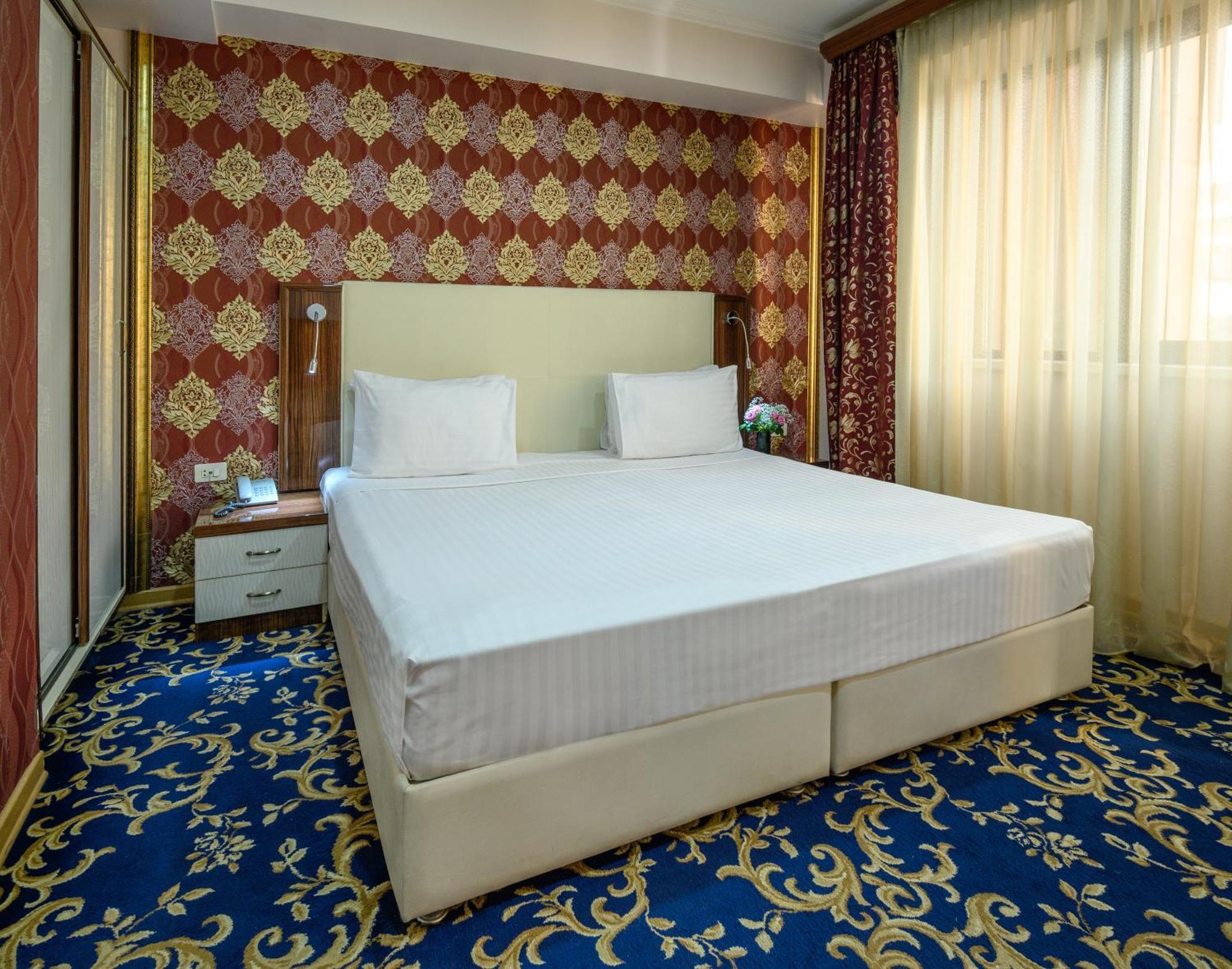 Royal Plaza Otel Erivan Dış mekan fotoğraf