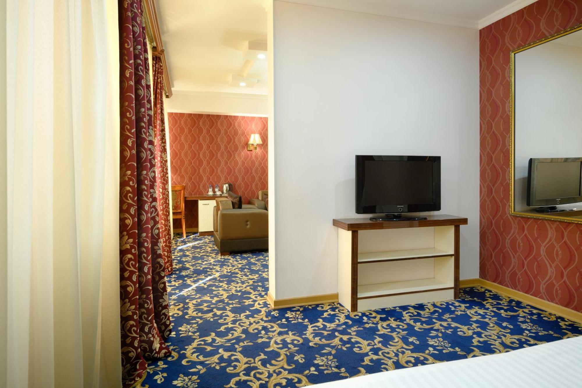 Royal Plaza Otel Erivan Dış mekan fotoğraf