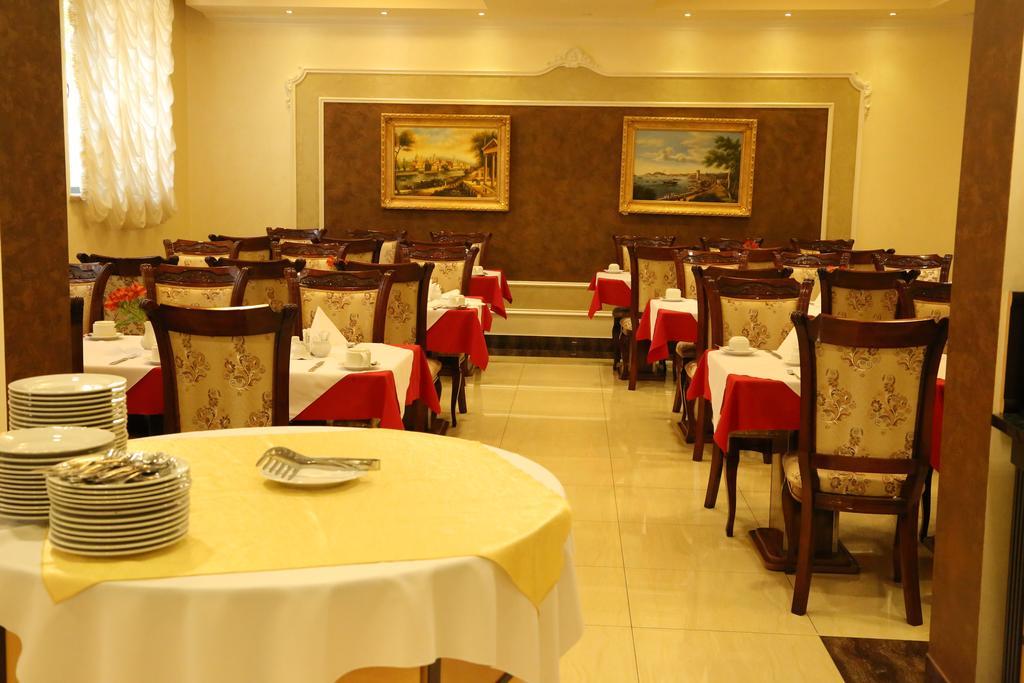 Royal Plaza Otel Erivan Dış mekan fotoğraf